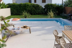 Villa Botanica - Elegant family house with beautiful pool and garden near the sea
